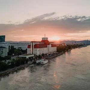 **** Otel Hilton Waterfront Avusturya